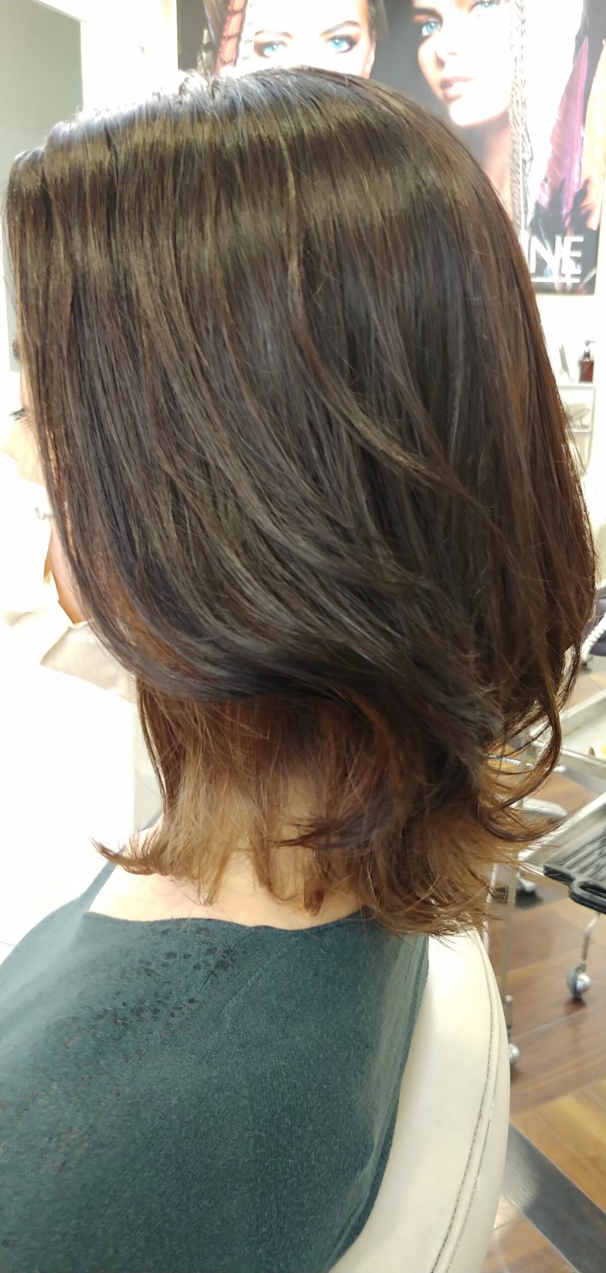 丸の内 40代50代女性向け さりげないインナーカラーのボブ